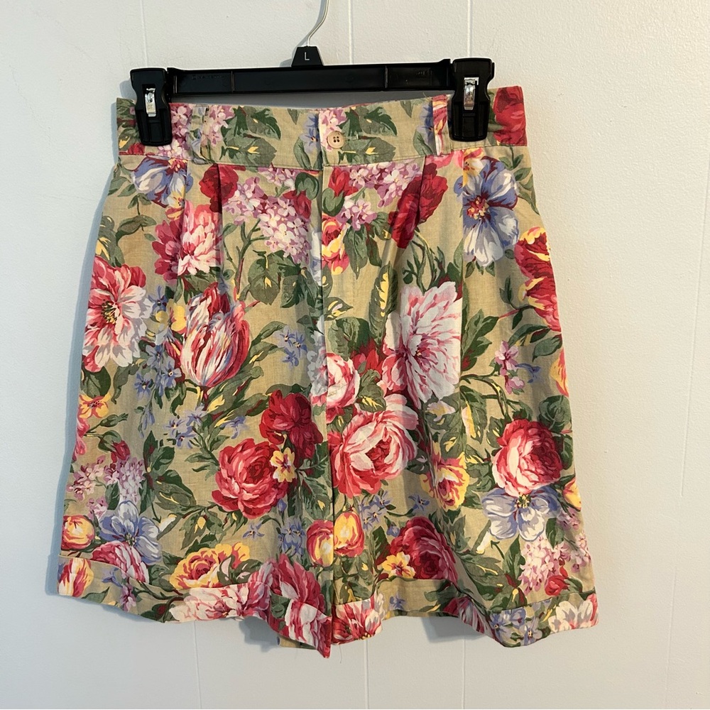 Vintage Floral High Waist Women's Shorts - Red and Pink